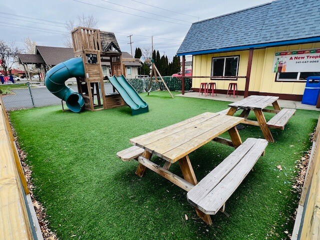 More Photos Of 122 SW 5th St, Redmond Specialty For Sale