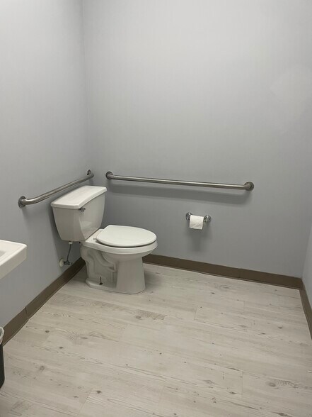 More Photos Of 12420 San Jose Blvd, Jacksonville Medical For Lease