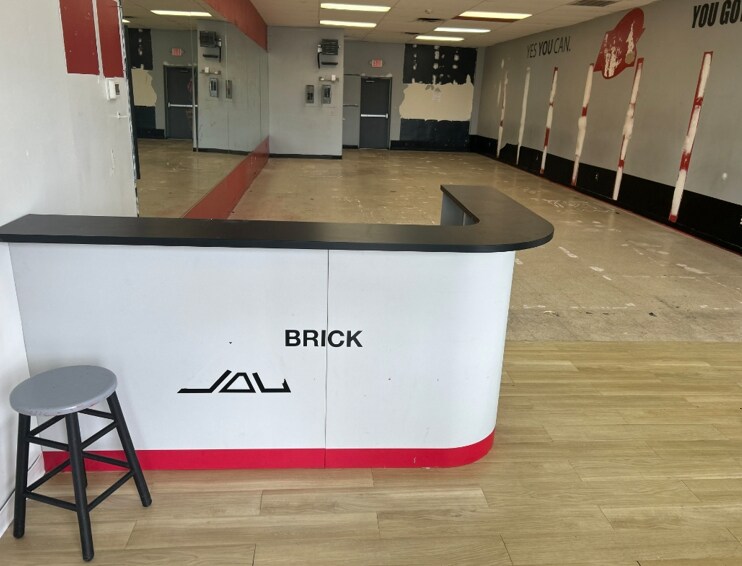 More Photos Of 567 Mantoloking Rd, Brick Storefront Retail Office For Lease