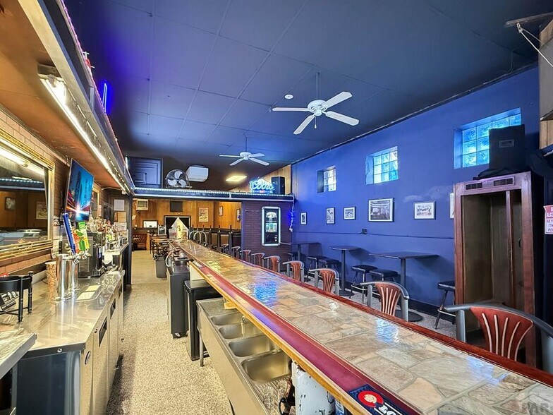 More Photos Of 424 W Northern Ave, Pueblo Restaurant For Sale
