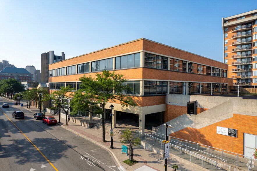 More Photos Of 460 Brant St, Burlington Office For Sale