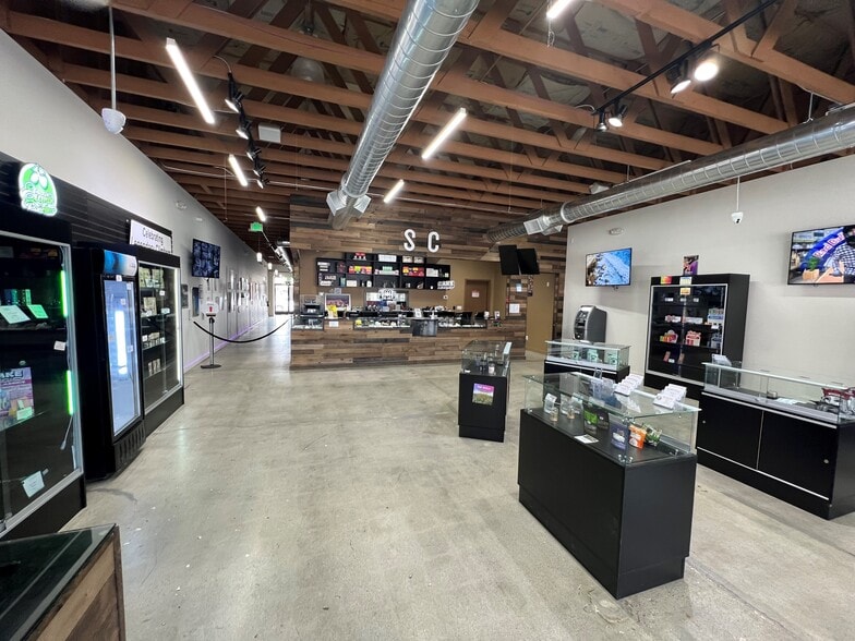 More Photos Of 174 N Main St, Bishop General Retail For Lease