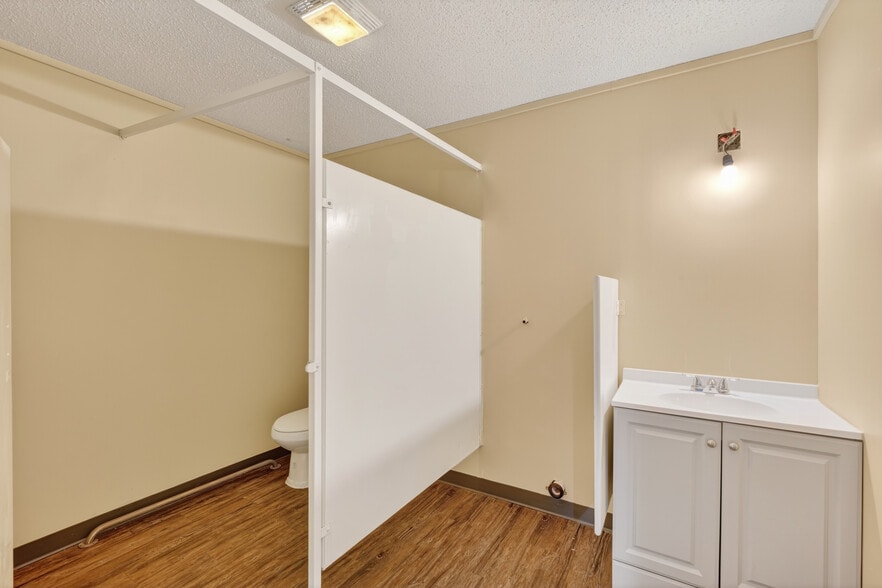 More Photos Of 1311 Highway 180 W, Mineral Wells Flex For Sale