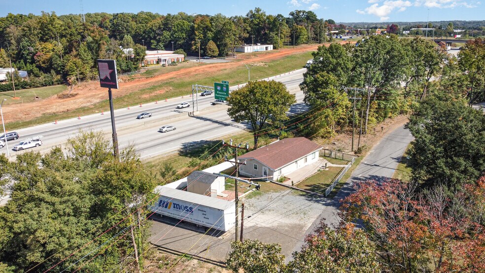 More Photos Of 9008 N Lakebrook Rd, Charlotte Light Distribution For Sale