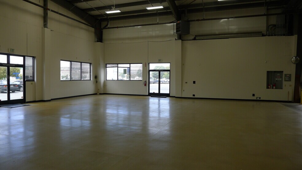 More Photos Of 408-428 N Canal St, South San Francisco Service For Lease