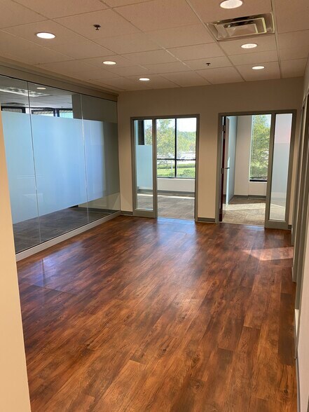More Photos Of 101 Bullitt Ln, Louisville Office For Sale