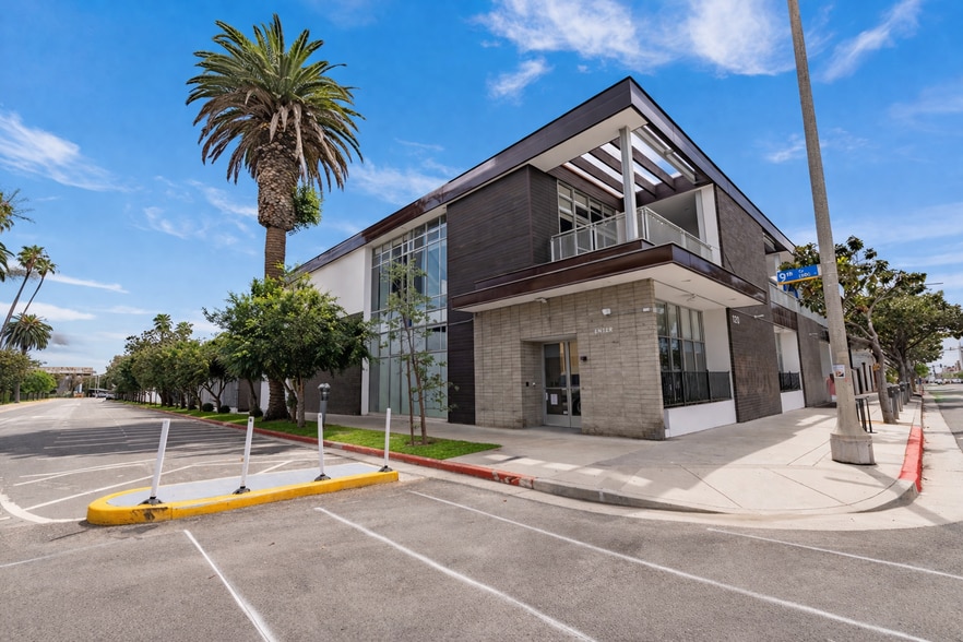 More Photos Of 820 Broadway, Santa Monica Loft Creative Space For Lease