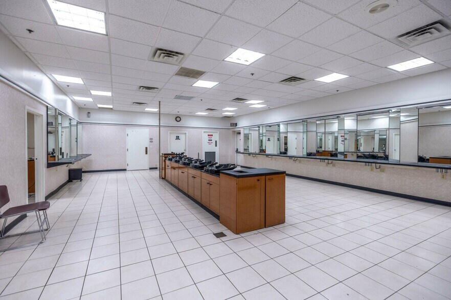 More Photos Of 7 S Tunnel Rd, Asheville Department Store For Sale