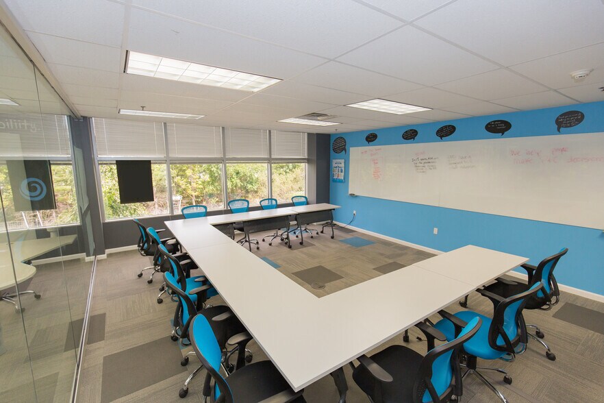 More Photos Of 5018 Express Dr S, Ronkonkoma Office Residential For Lease