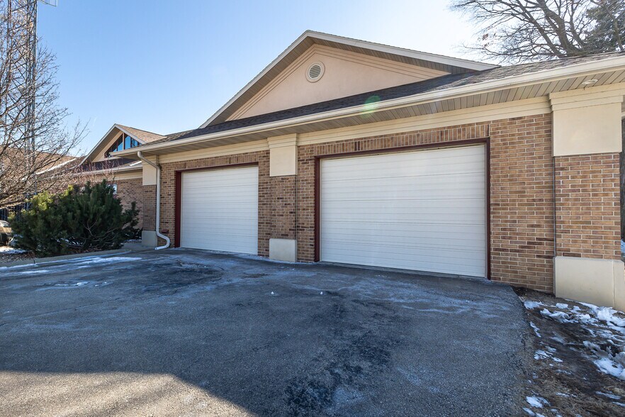 More Photos Of 1055 University Ave, Dubuque Office For Sale