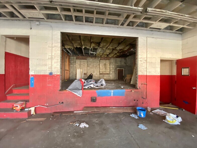 More Photos Of 1822-1836 Deer Park Ave, Deer Park Auto Repair For Sale