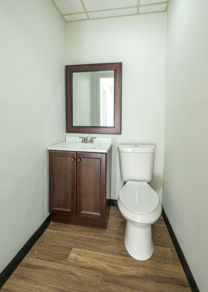 More Photos Of 3009 Epperly Dr, Oklahoma City Office For Sale