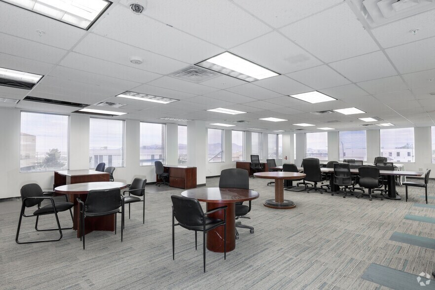 More Photos Of 6070 Gateway Blvd E, El Paso Office For Lease