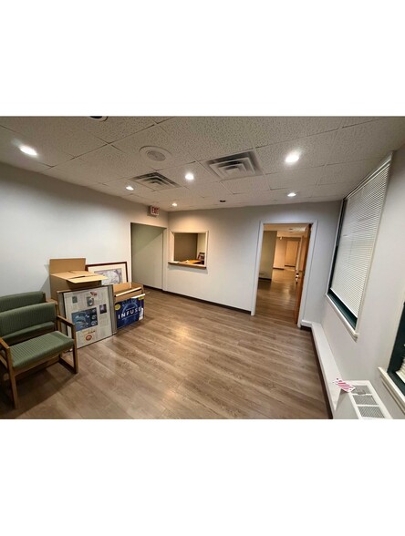 More Photos Of 111 N Wabash Ave, Chicago Office For Sale