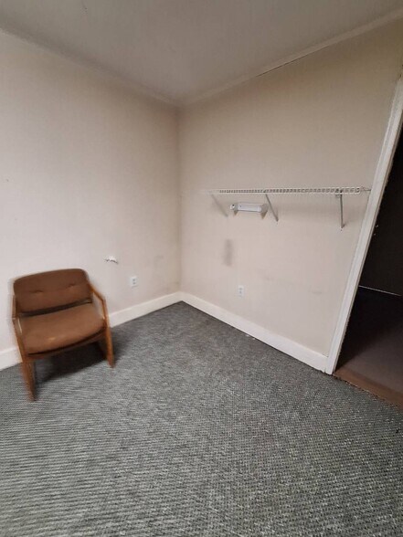 More Photos Of 618 N Salisbury Ave, Spencer Office For Lease