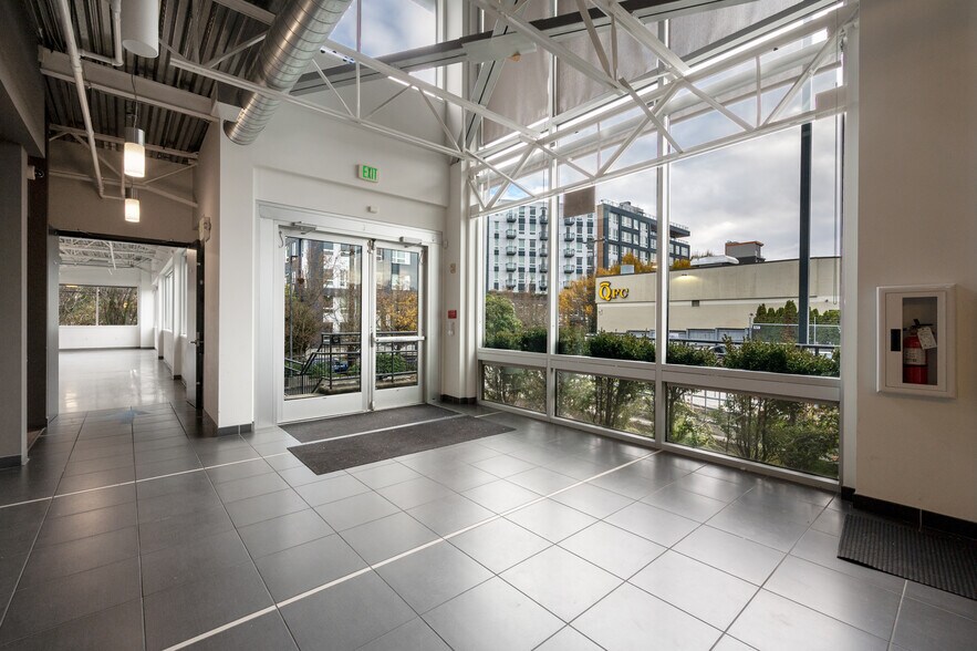 More Photos Of 3257 16th Ave W, Seattle Office For Lease