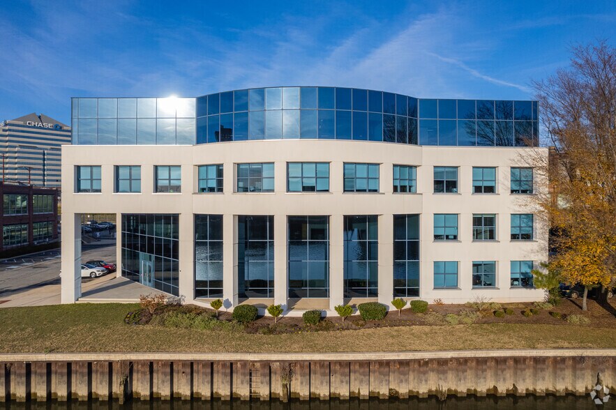 More Photos Of 110 S Poplar St, Wilmington Office For Sale