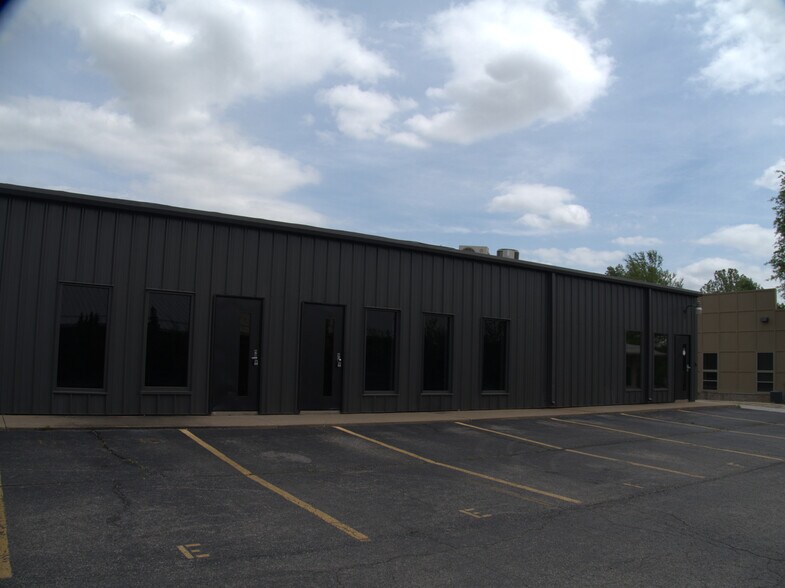 More Photos Of 1000 SE 5th St, Bentonville Office For Lease