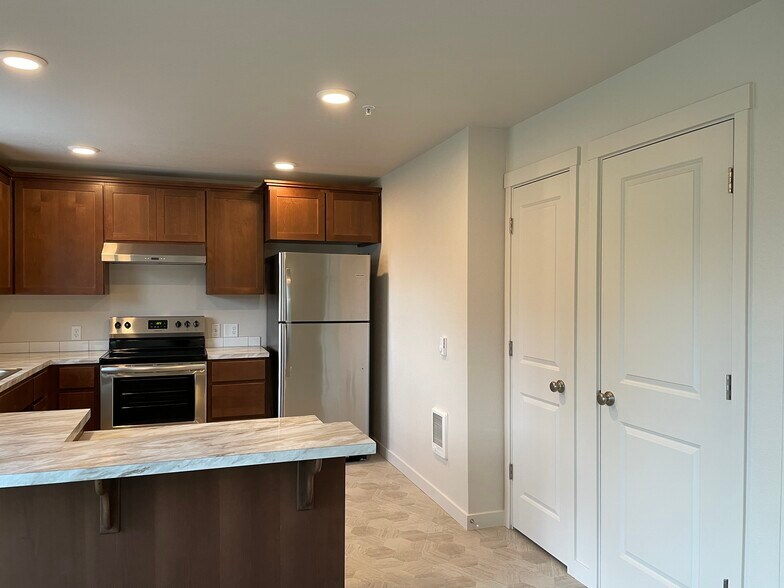 More Photos Of 219-221 SE Clark Ave, Battle Ground Apartments For Sale