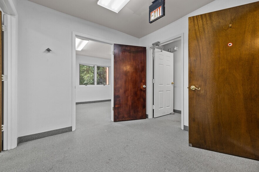 More Photos Of 5875-5881 Allentown Rd, Suitland Office For Sale