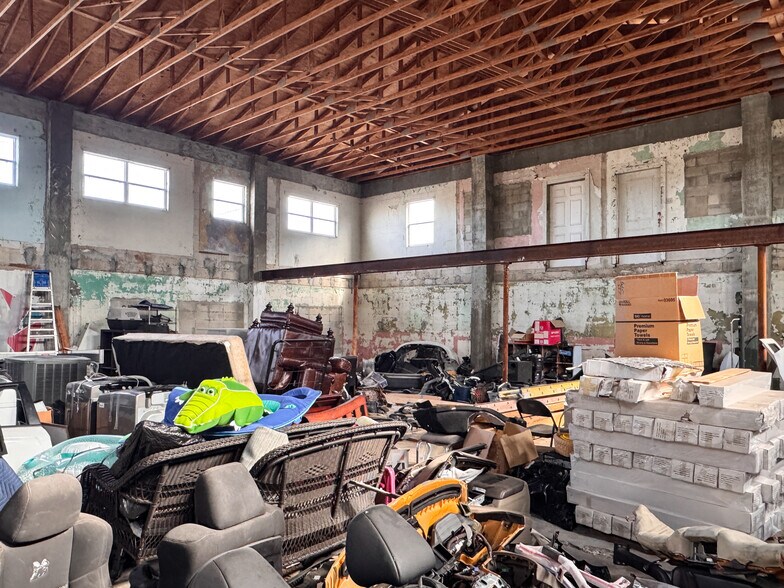 More Photos Of 701 W King St, Cocoa Warehouse For Sale