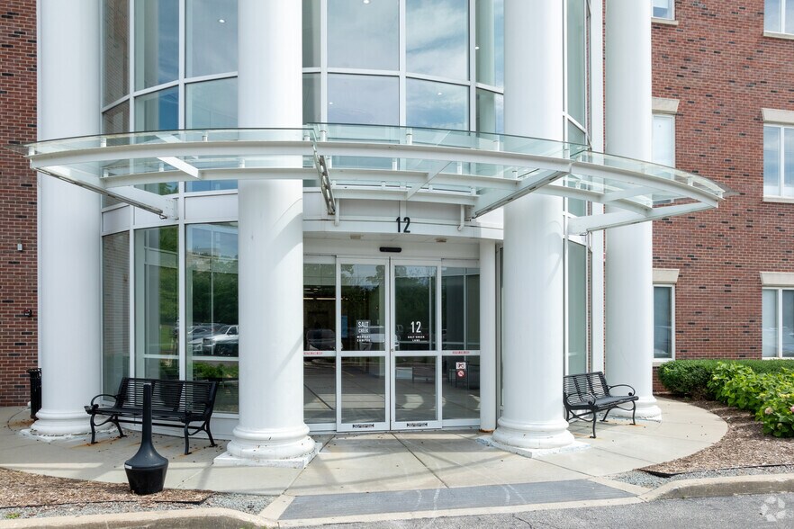 More Photos Of 12 Salt Creek Ln, Hinsdale Unknown For Lease