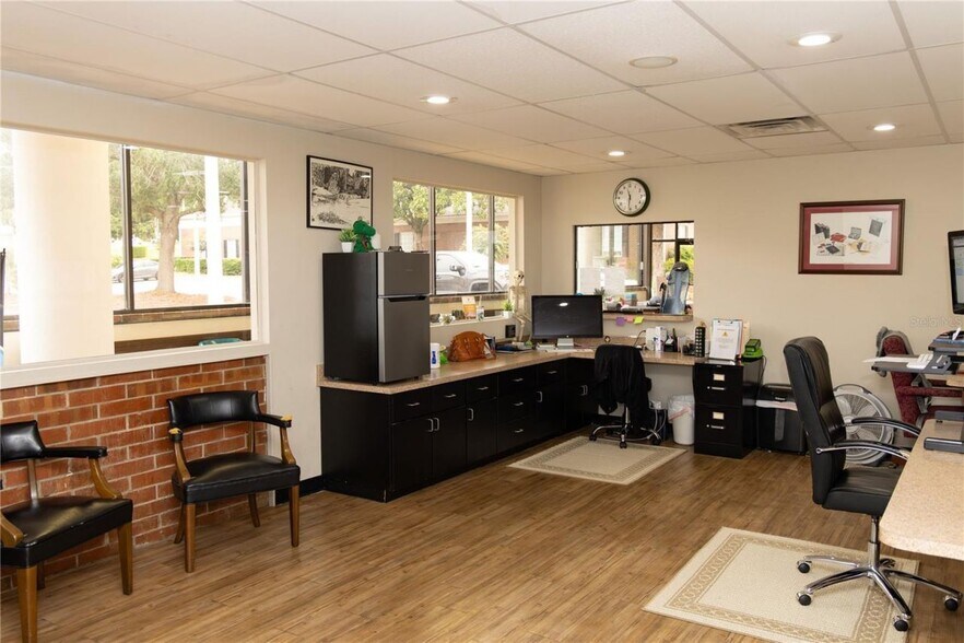 More Photos Of 15043 Main St, Alachua Showroom For Sale