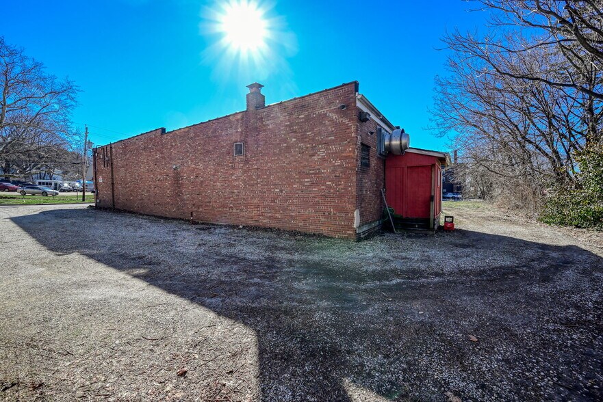 More Photos Of 314 Pioneer St, Akron Storefront For Sale