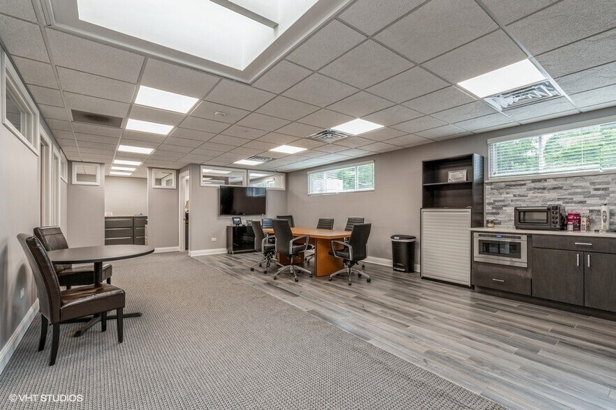More Photos Of 6500 W College Dr, Palos Heights Flex For Sale