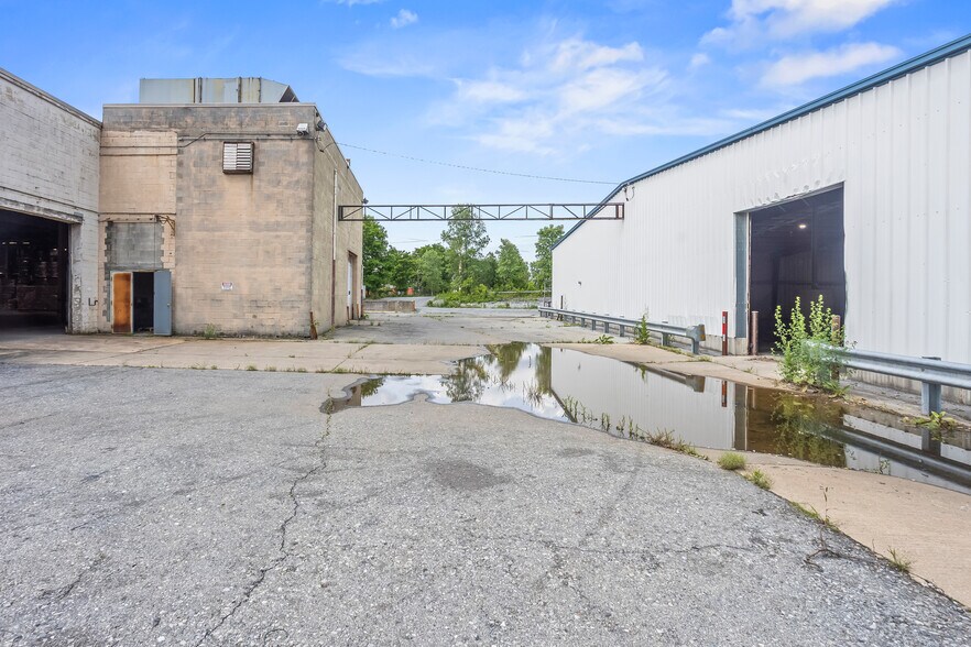More Photos Of 1507 Willow St, Lebanon Warehouse For Sale