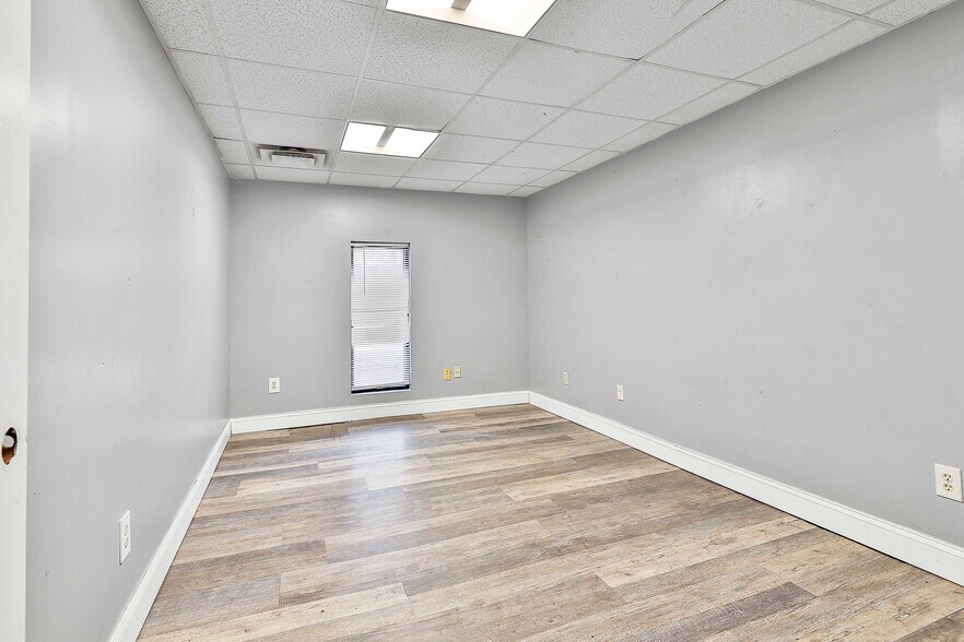More Photos Of 243 Senoia Rd, Peachtree City Unknown For Lease