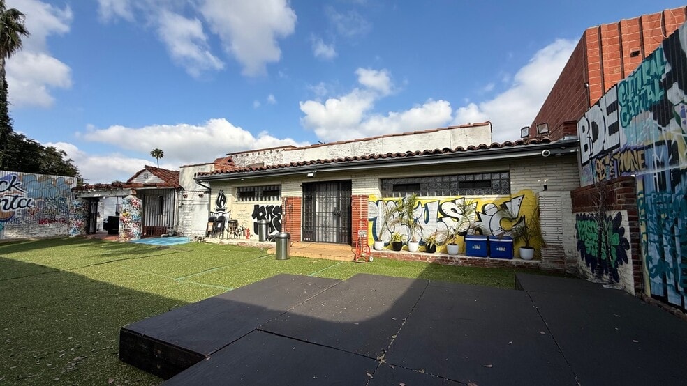 More Photos Of 4851-4853 W Jefferson Blvd, Los Angeles Loft Creative Space For Lease