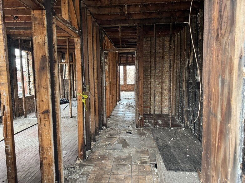 More Photos Of 1758 E 79th St, Chicago General Retail For Sale