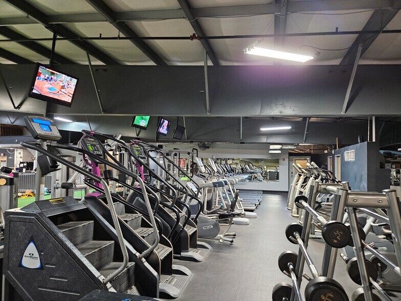 More Photos Of 142 State Route 111, Hampstead Freestanding For Sale