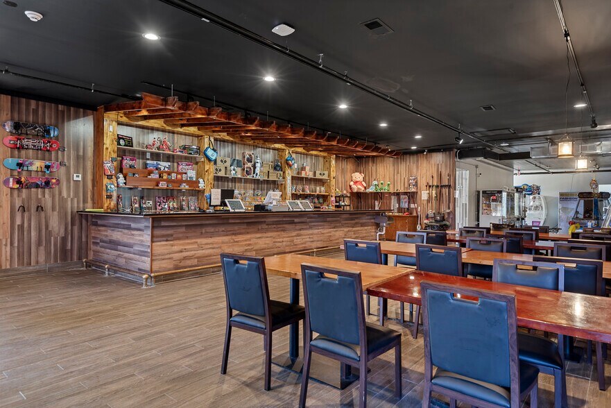 More Photos Of 3101 S MacArthur Blvd, Springfield Restaurant For Lease