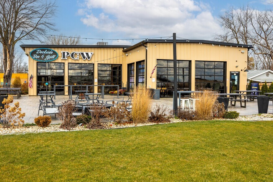 More Photos Of 2330 River Ave, Sandusky Restaurant For Sale