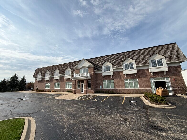 More Photos Of 13700 W Irma Lee Ct, Lake Forest Office For Lease