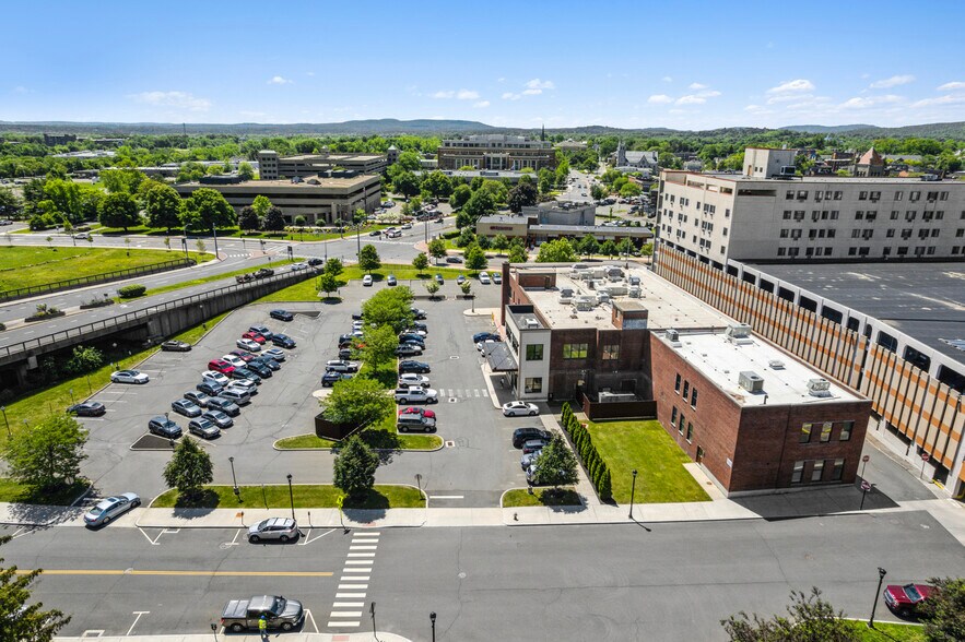 More Photos Of 1 Herald Sq, New Britain Medical For Lease