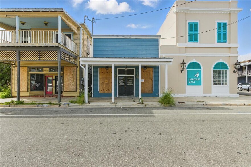 Primary Photo Of 509 2nd St, Cedar Key Medical For Sale