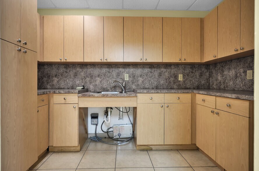 More Photos Of 917 NW 31st Ave, Pompano Beach Service For Sale