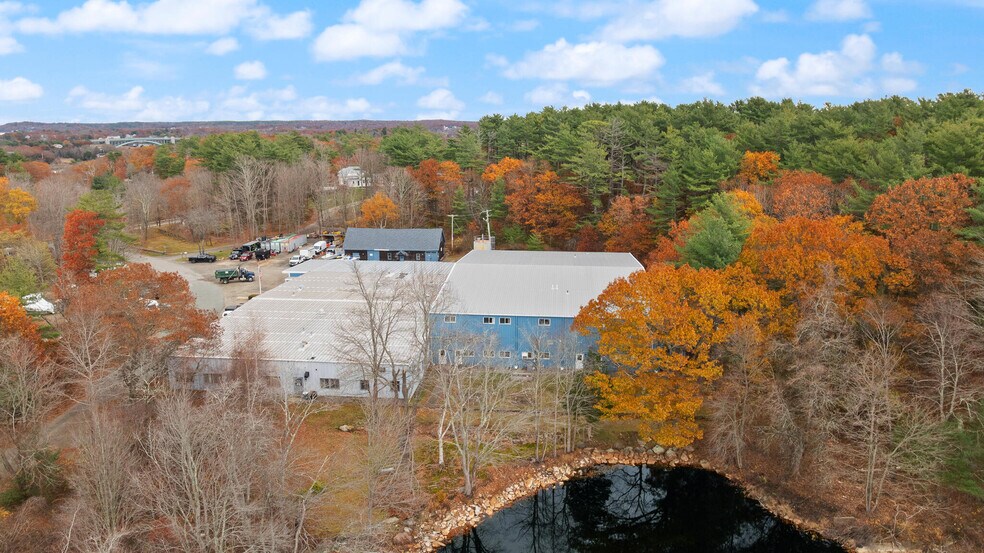 More Photos Of 10 Fernwood Lake Ave, Gloucester Warehouse For Lease