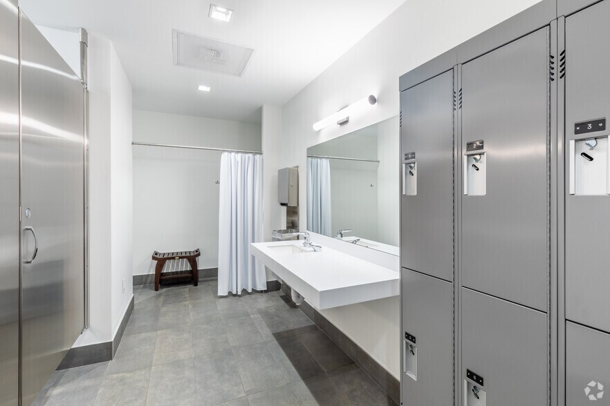 More Photos Of 1945 Old Gallows Rd, Vienna Medical For Lease