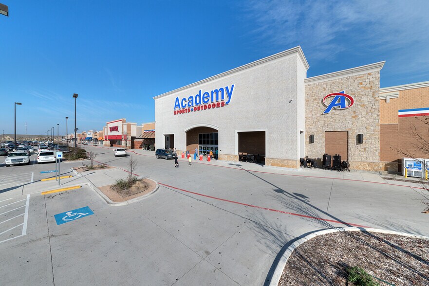 Primary Photo Of 1630 N US-77 Hwy, Waxahachie Unknown For Sale