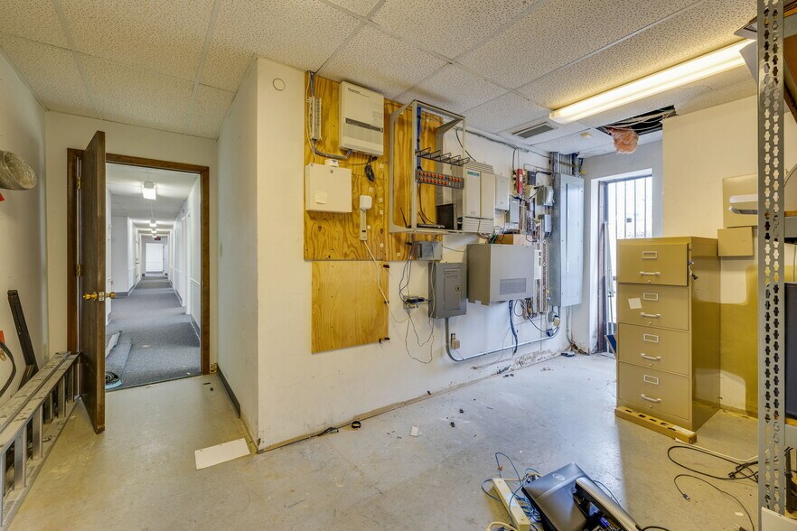 More Photos Of 311 W Walnut St, Johnson City Office For Sale