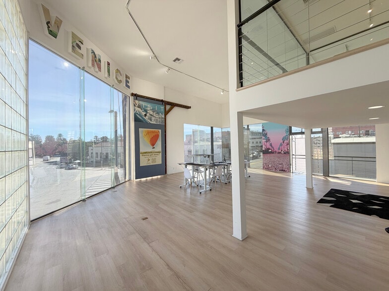 More Photos Of 1501 Main St, Venice Storefront Retail Office For Lease