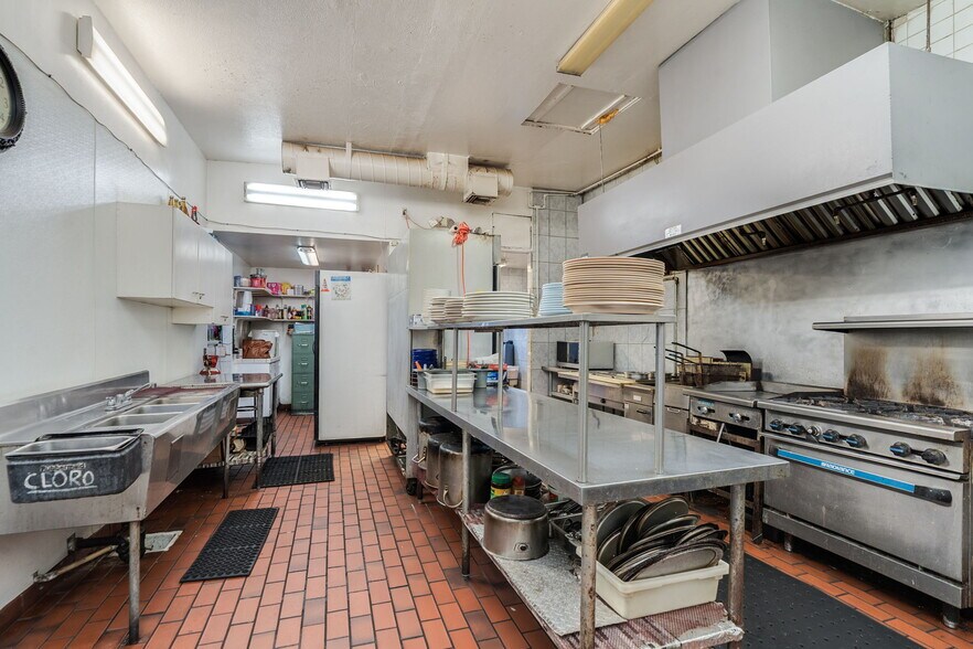 More Photos Of 5222 S Central Ave, Phoenix General Retail For Sale