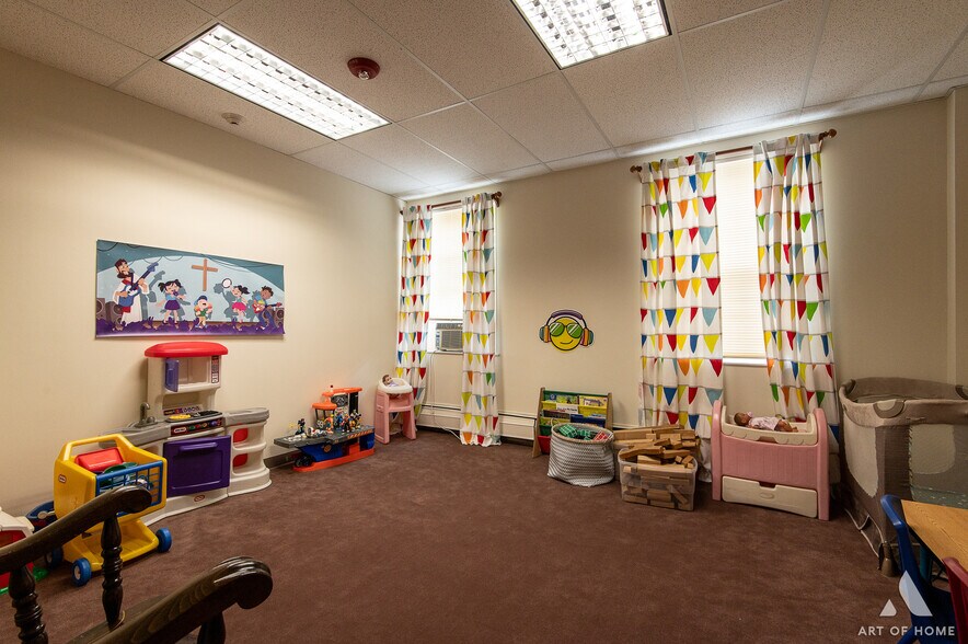 More Photos Of 9411 S 51st Ave, Oak Lawn Religious Facility For Sale