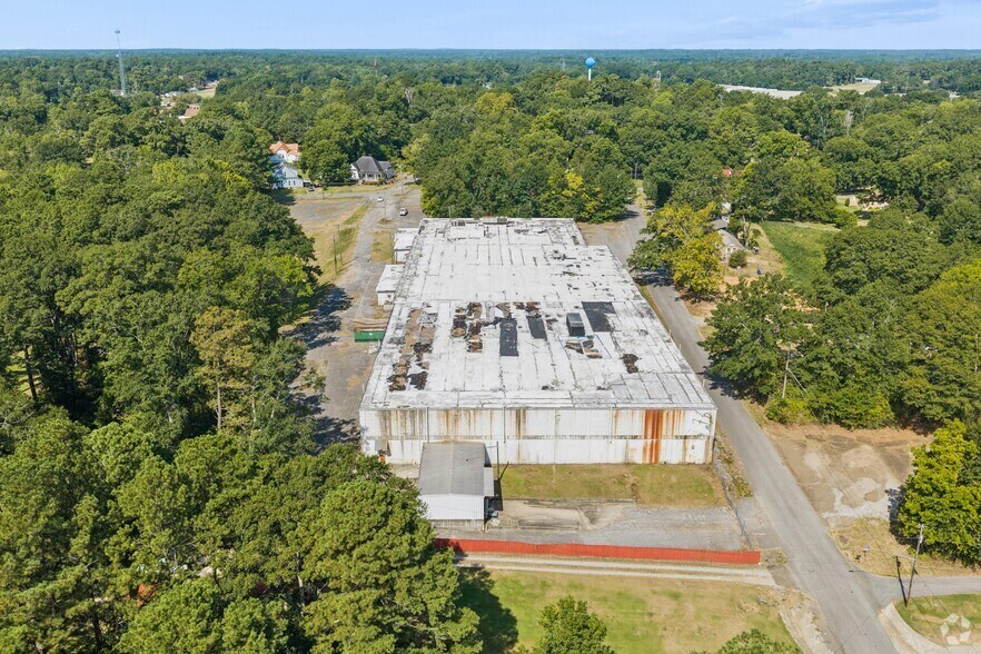 More Photos Of 300 N Newton Ave, Newton Manufacturing For Sale