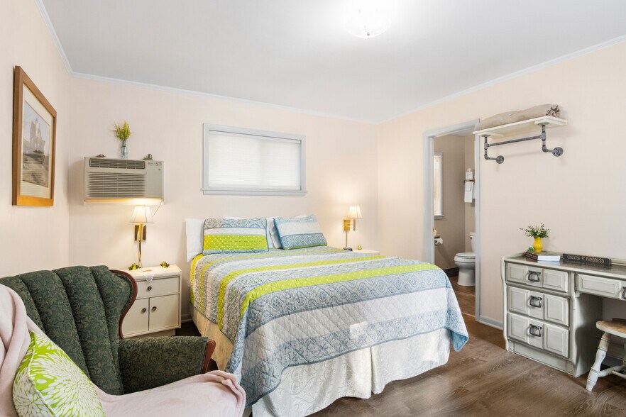 More Photos Of 4871 U.S. 31, Eastport Hotel For Sale