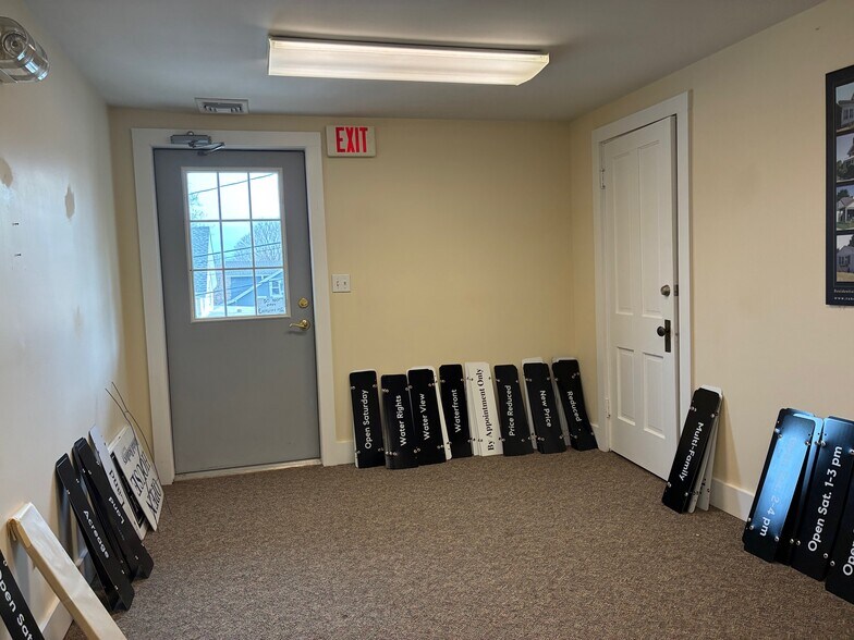 More Photos Of 76 Salem Tpke, Norwich Office For Sale